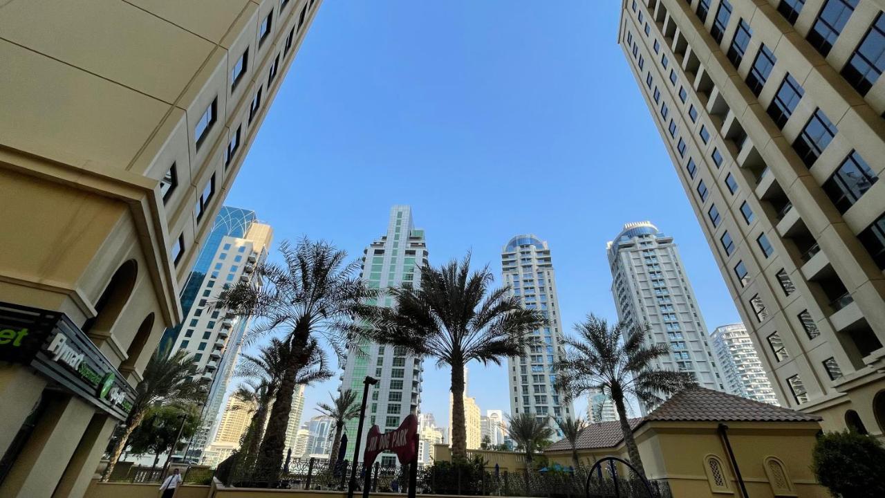 Business Backpackers Jbr Vandrehjem Dubai Eksteriør billede