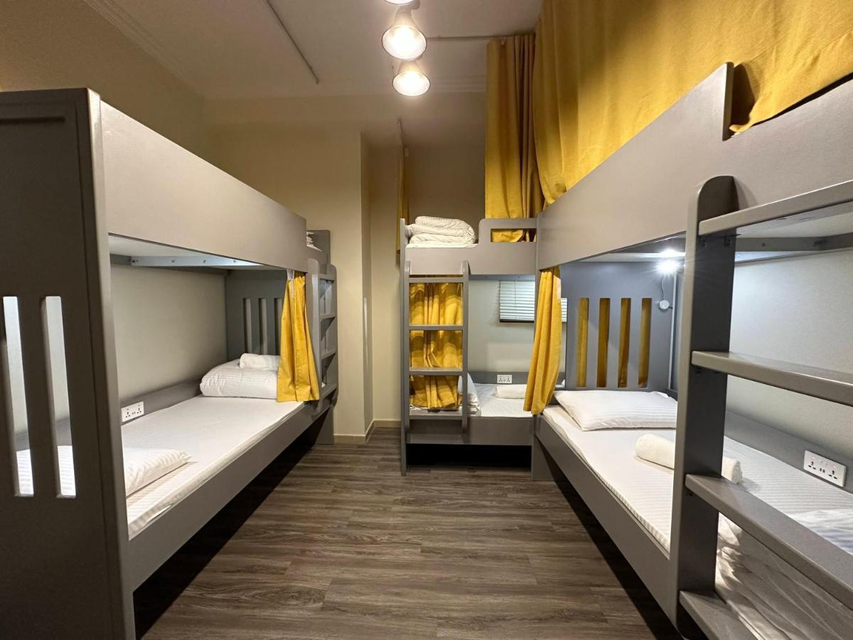 Business Backpackers Jbr Vandrehjem Dubai Eksteriør billede