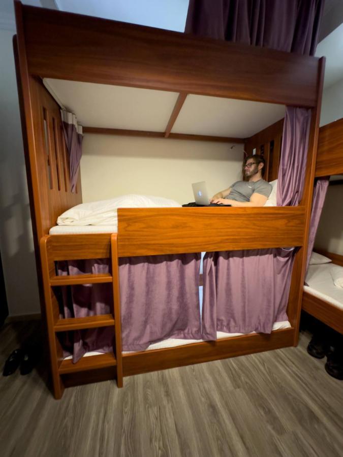 Business Backpackers Jbr Vandrehjem Dubai Eksteriør billede