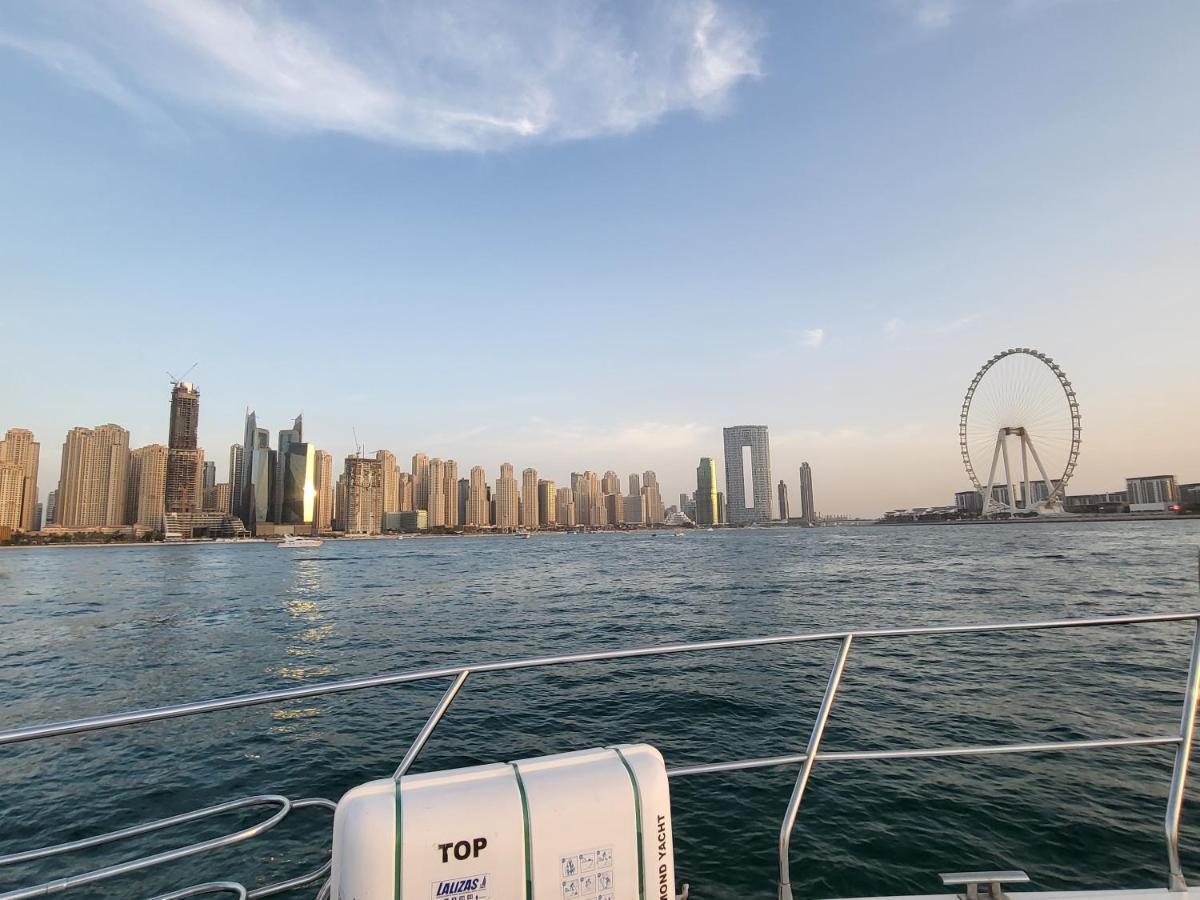 Business Backpackers Jbr Vandrehjem Dubai Eksteriør billede