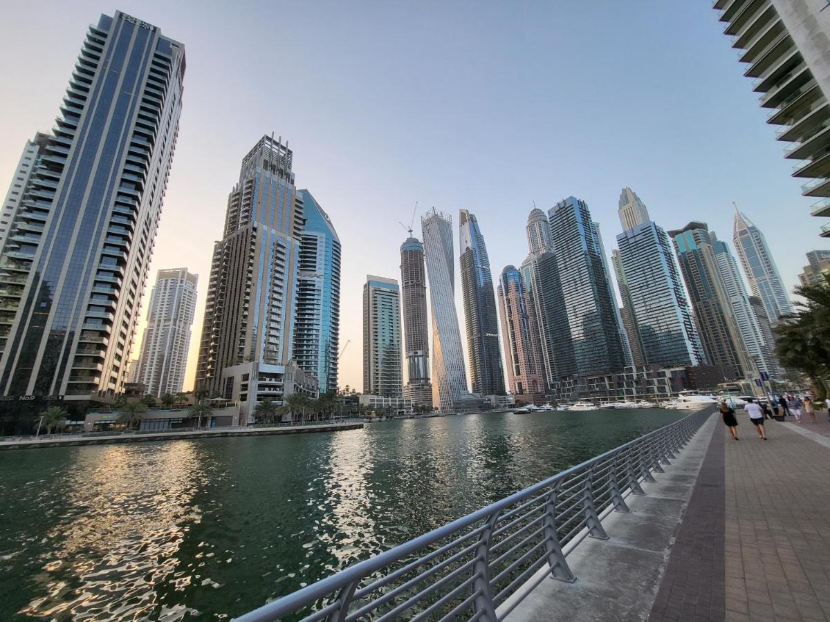 Business Backpackers Jbr Vandrehjem Dubai Eksteriør billede