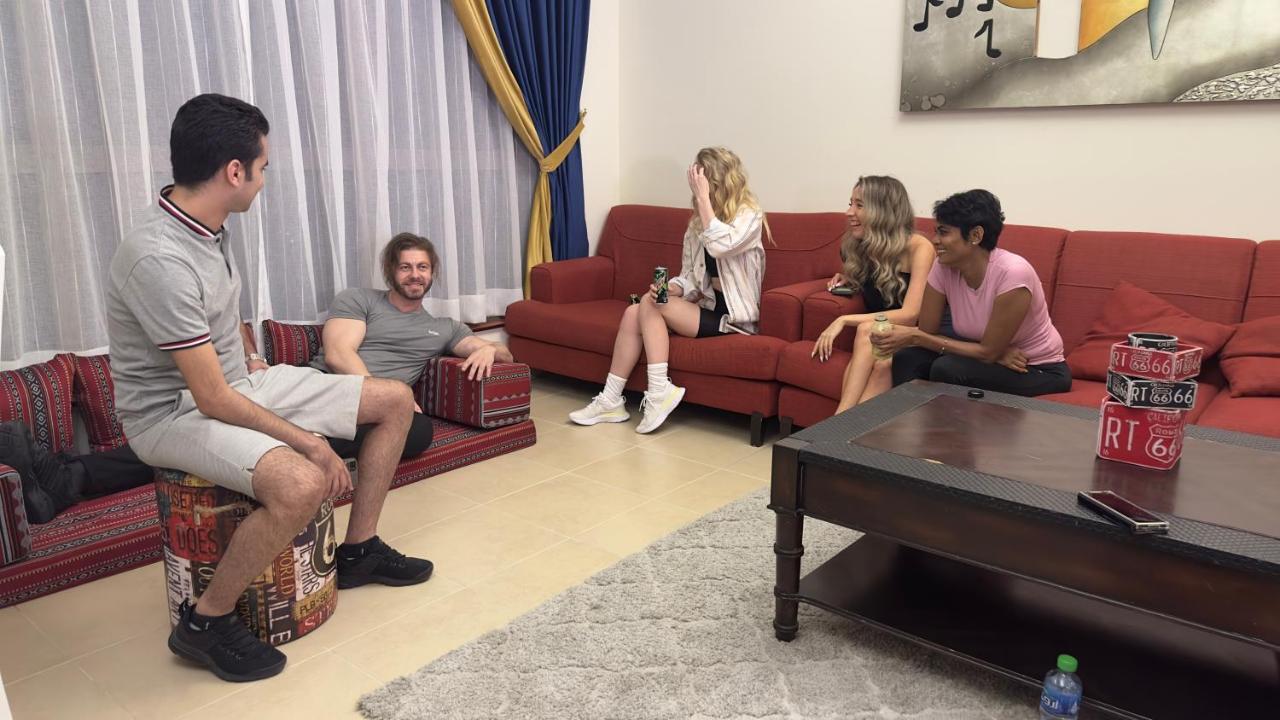 Business Backpackers Jbr Vandrehjem Dubai Eksteriør billede