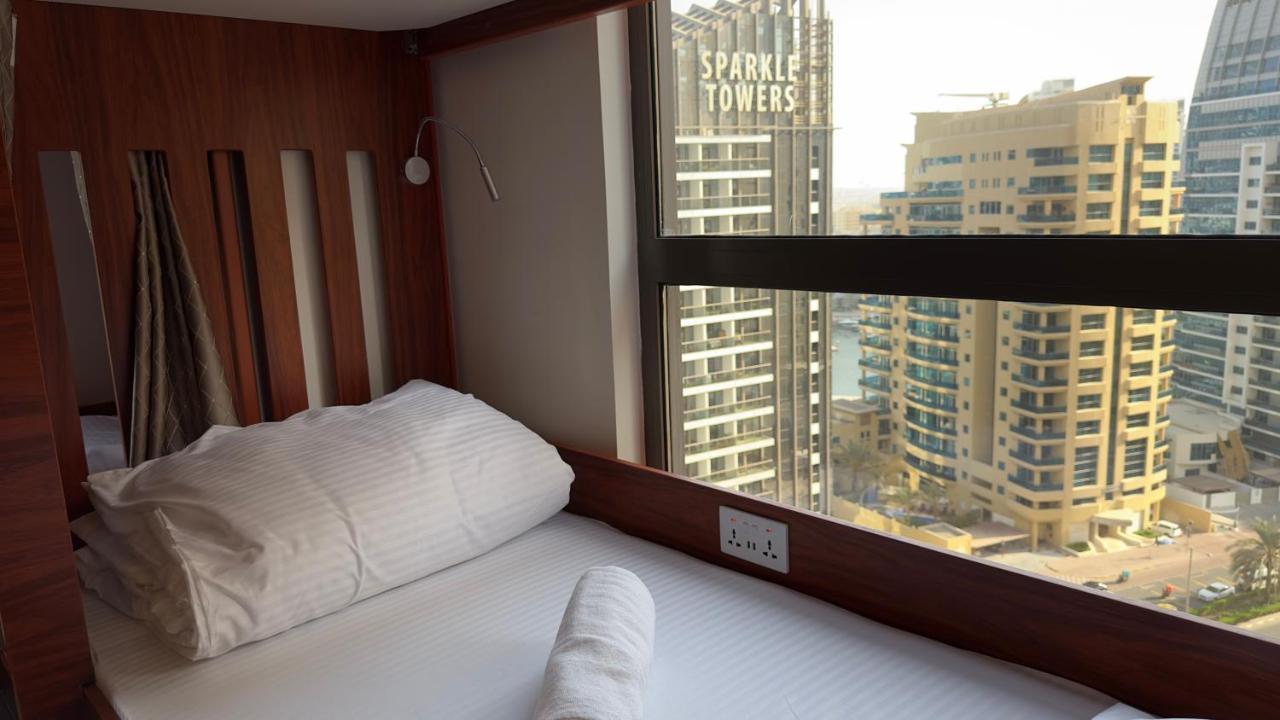 Business Backpackers Jbr Vandrehjem Dubai Eksteriør billede